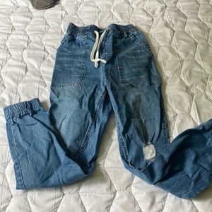 Mom Jeans Skinny Tapered Leg No Butt Pockets High Waisted